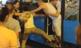 公交车顶臀视频